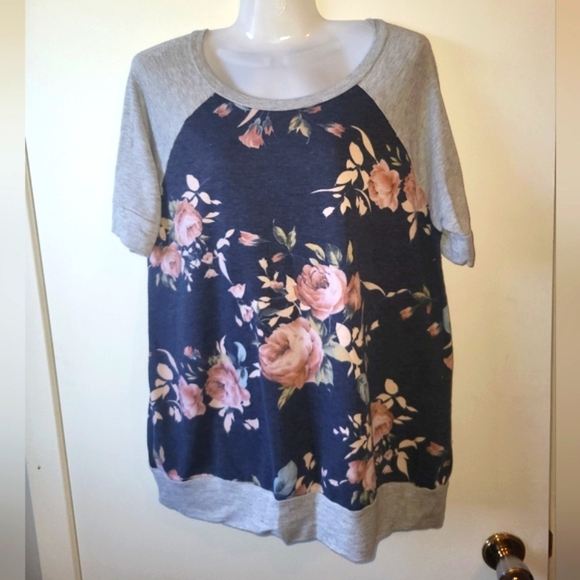 Flower Tee - Picture 2 of 7